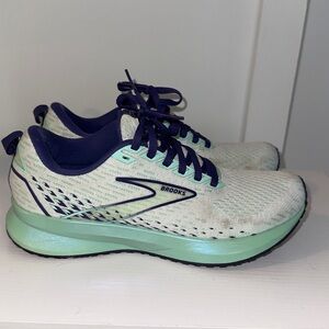 Brooks Women's Mint Green and Indigo Athletic Running Shoes
